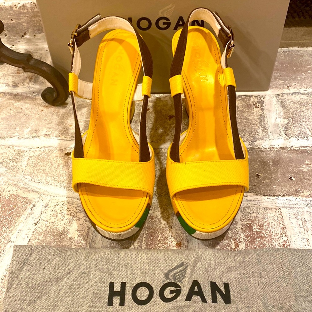 Hogan Babette Band w Strap.  Leather insole Cloth Upper